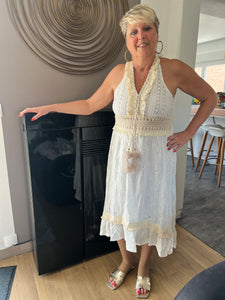 Robe broderie dos nu