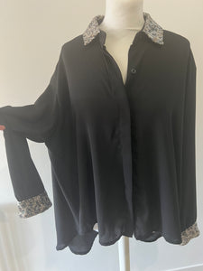 Chemise noire à détails paillettes