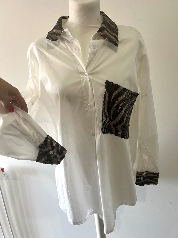 Chemise blanche à détails paillettes