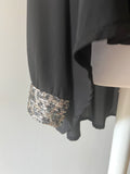 Chemise noire à détails paillettes