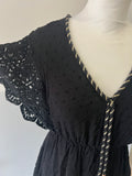 Haut broderie noir avec bijoux