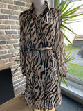 Robe zebre avec ses touches couleur or